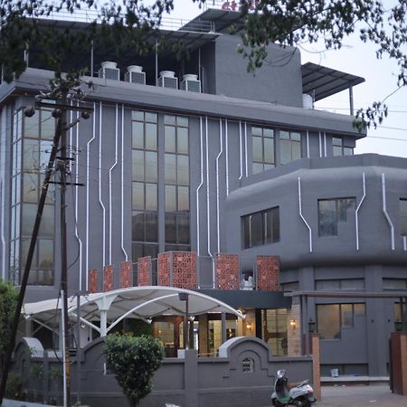 Hotel Statusinn, Ichalkaranji Exterior photo