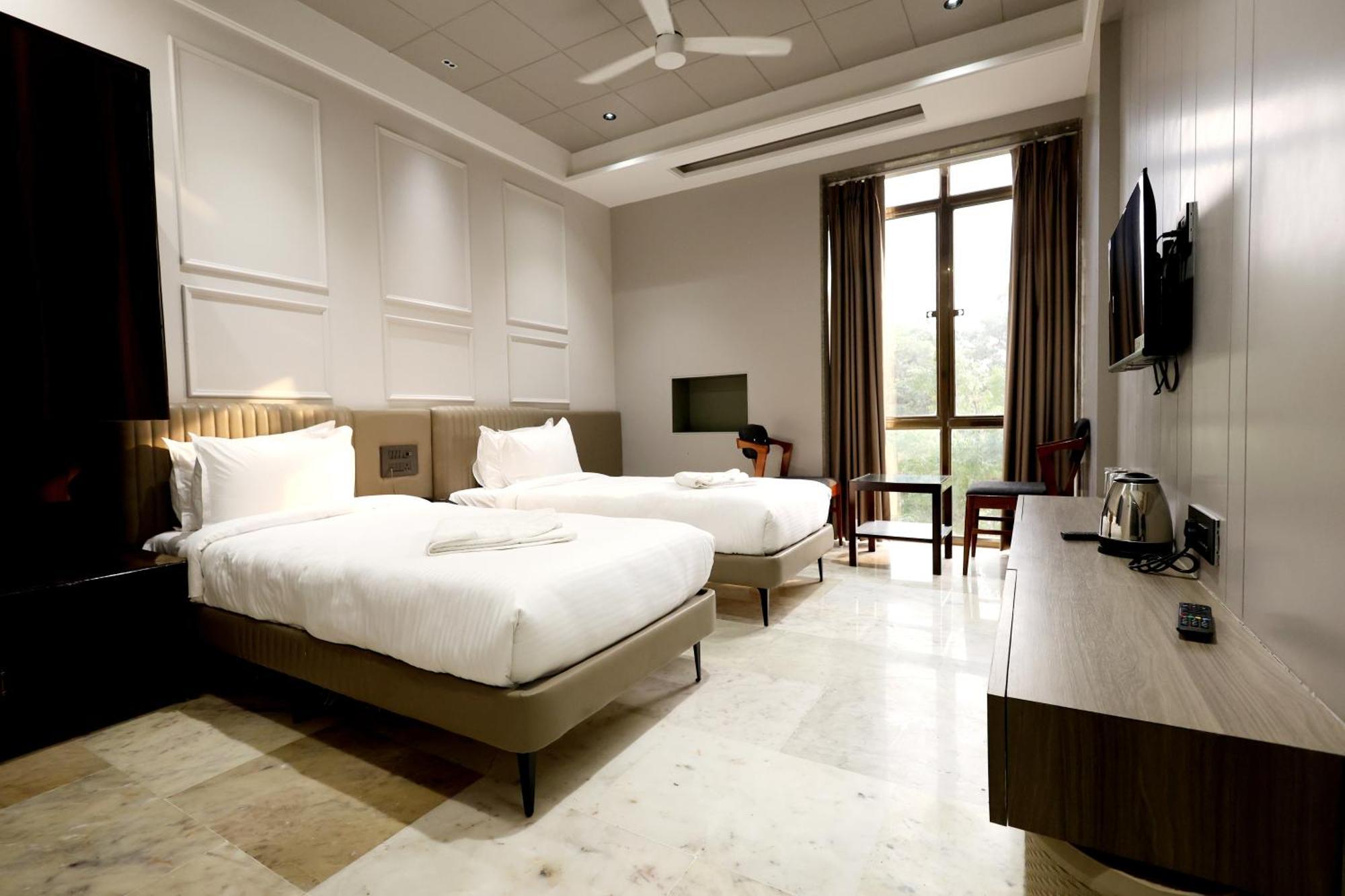 Hotel Statusinn, Ichalkaranji Exterior photo