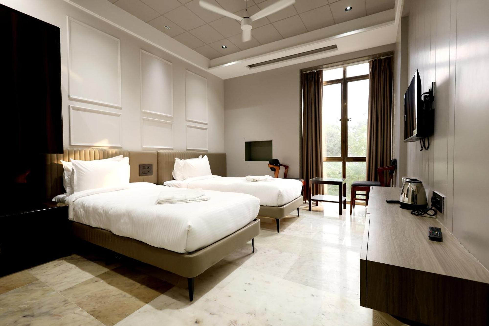 Hotel Statusinn, Ichalkaranji Exterior photo