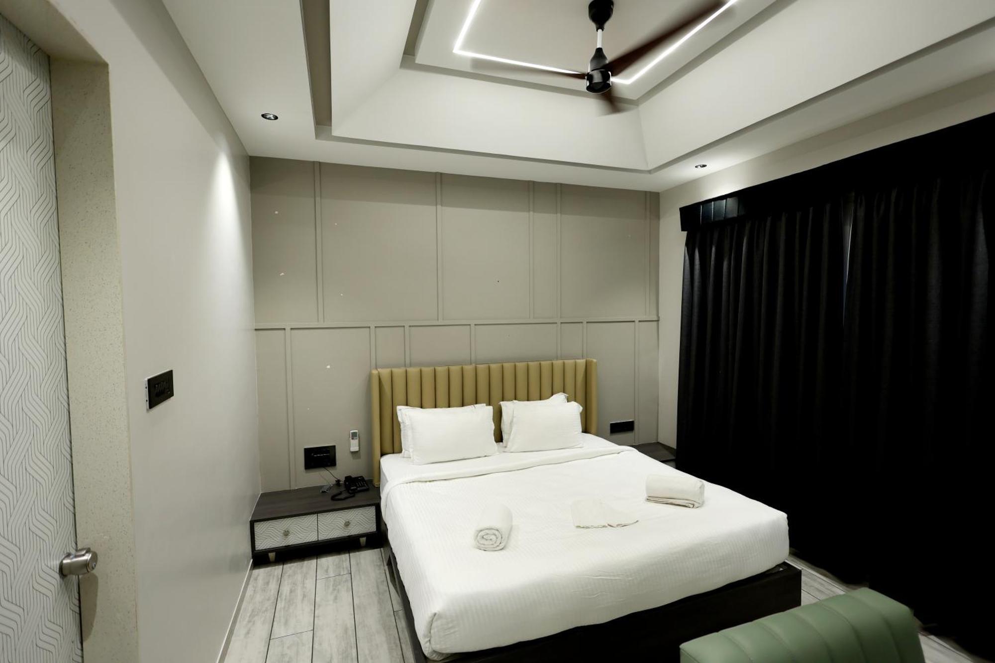 Hotel Statusinn, Ichalkaranji Exterior photo
